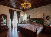 美式鄉(xiāng)村風(fēng)格240平米別墅臥室吊頂裝修效果圖 美式鄉(xiāng)村風(fēng)格240平米別墅臥室吊頂裝修效果圖