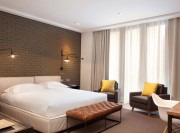 個(gè)性裝修現(xiàn)代簡(jiǎn)約風(fēng)格70平米二居室臥室窗簾裝修效果圖