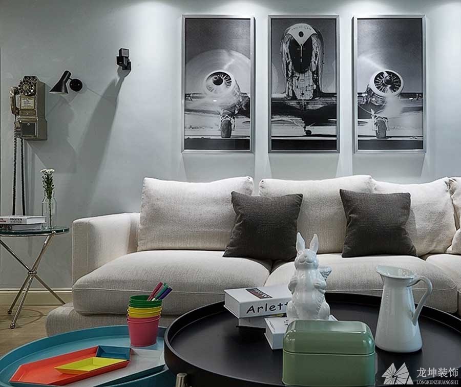 精致品位現代90平米二居室客廳背景墻裝修效果圖