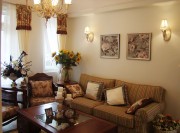 復古素雅歐式風格80平米二居室客廳背景墻裝修效果圖