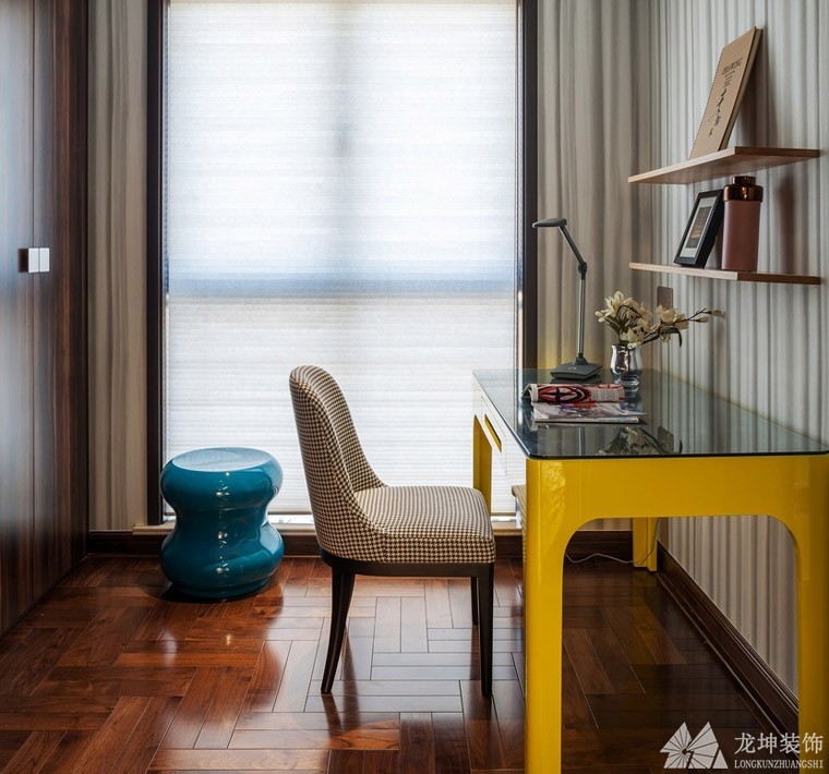 張揚簡致歐式風格100平米三居室書房背景墻裝修效果圖