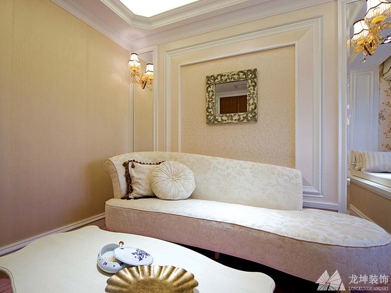 優雅大方歐式風格130平米四居室客廳背景墻裝修效果圖