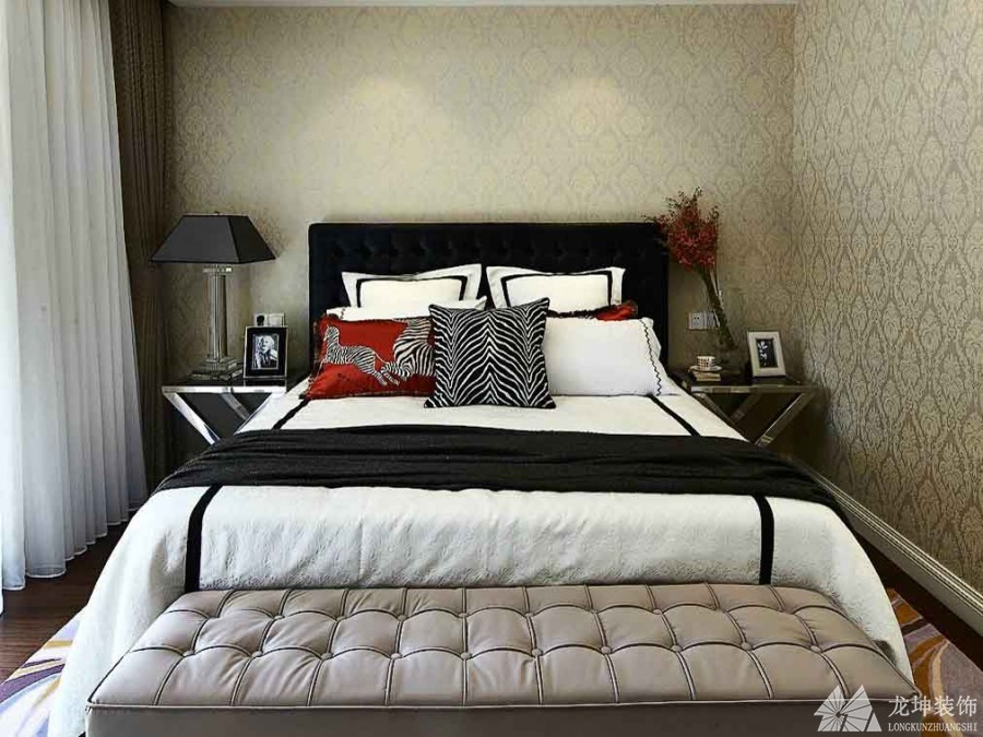 歐式樸實優雅130平米三居室臥室背景墻裝修效果圖