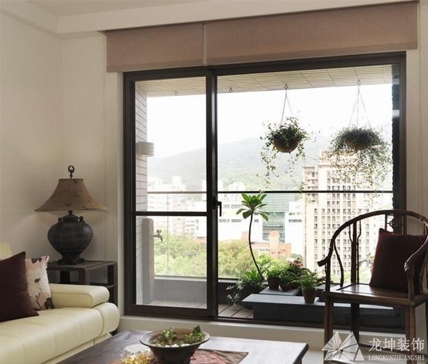 中式緊密連貫90平米二居室陽臺裝修效果圖