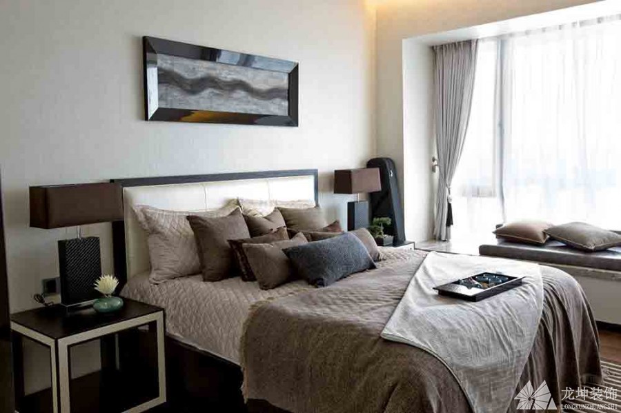 深淺結合中式風格120平米三居室臥室背景墻裝修效果圖