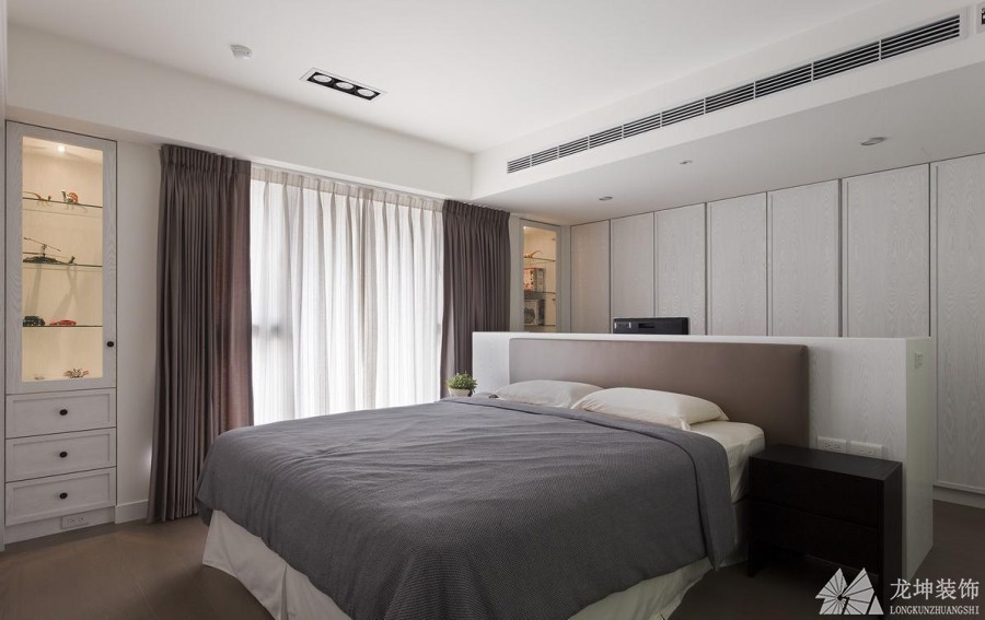 現代敞亮中式風格120平米三居室臥室背景墻裝修效果圖