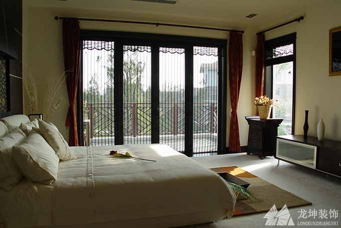 中式輕簡舒適280平米別墅臥室背景墻裝修效果圖