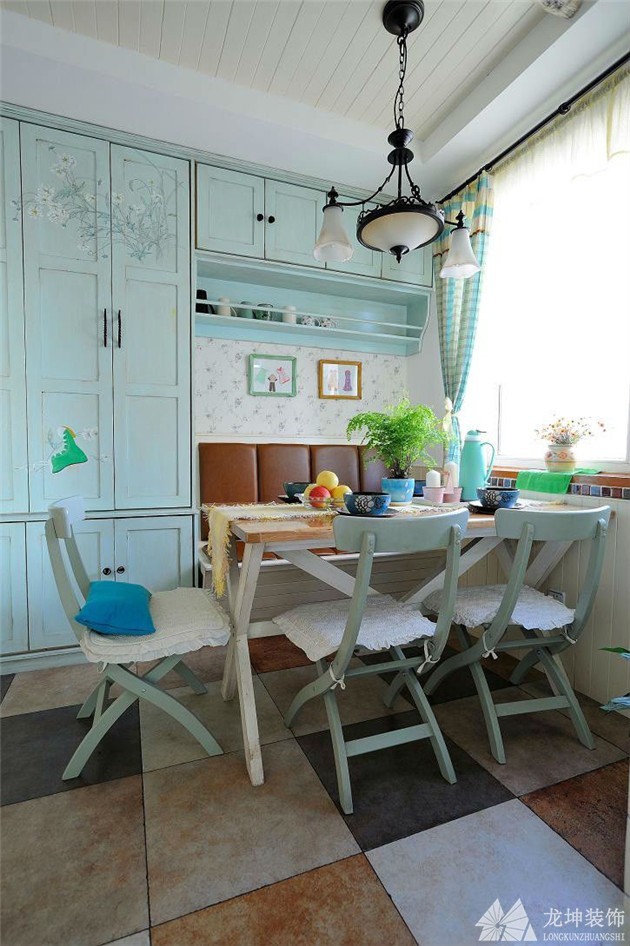 溫馨精致地中海風格50平米三居室餐廳背景墻裝修效果圖