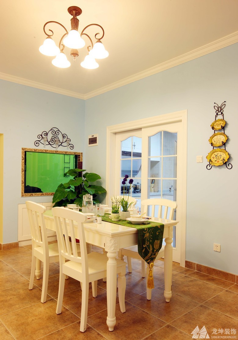 美式溫馨田園風格110平米三居室餐廳吊頂裝修效果圖