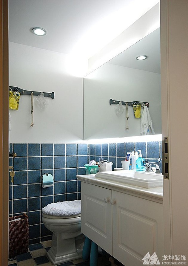 舒適溫馨地中海風格80平米二居室衛生間浴室柜裝修效果圖