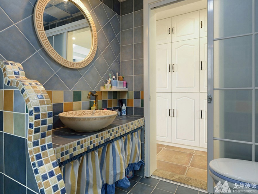 蔚藍休閑地中海風格110平米三居室衛生間浴室柜裝修效果圖