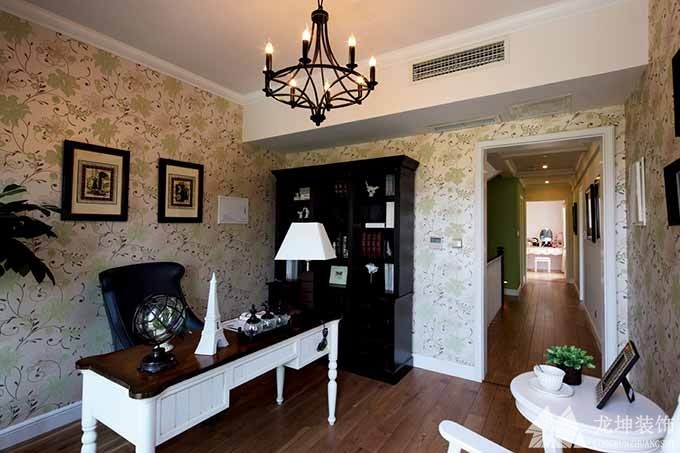 寧?kù)o舒適田園風(fēng)格240平米別墅書(shū)房吊頂裝修效果圖