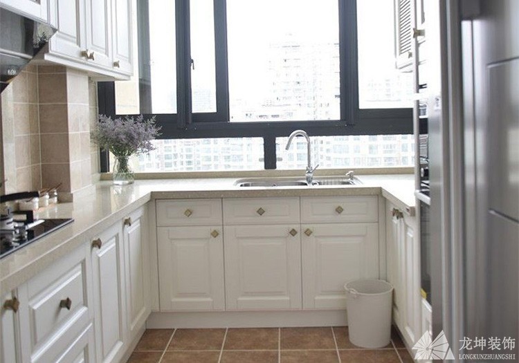 清新現代簡約風格110平米三居室廚房櫥柜裝修效果圖