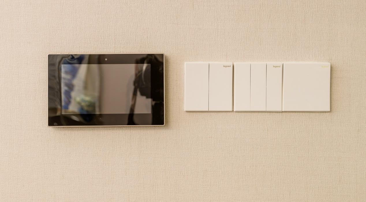 裝修時，先貼壁紙還是先裝開關？