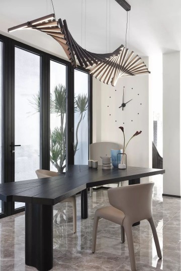 148㎡現代簡約住宅，通透明亮的舒適空間。