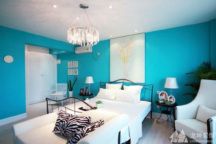 把藍綠色搬到墻面 把藍綠色搬到墻面